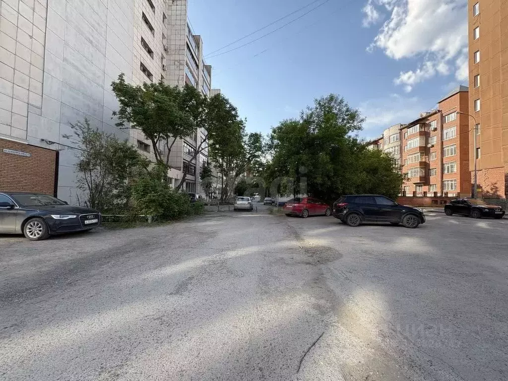 1-к кв. Тюменская область, Тюмень ул. Александра Матросова, 1 (38.1 м) - Фото 2