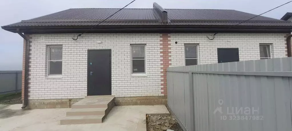 Таунхаус в Краснодарский край, Динской район, Новотитаровская ст-ца ... - Фото 0