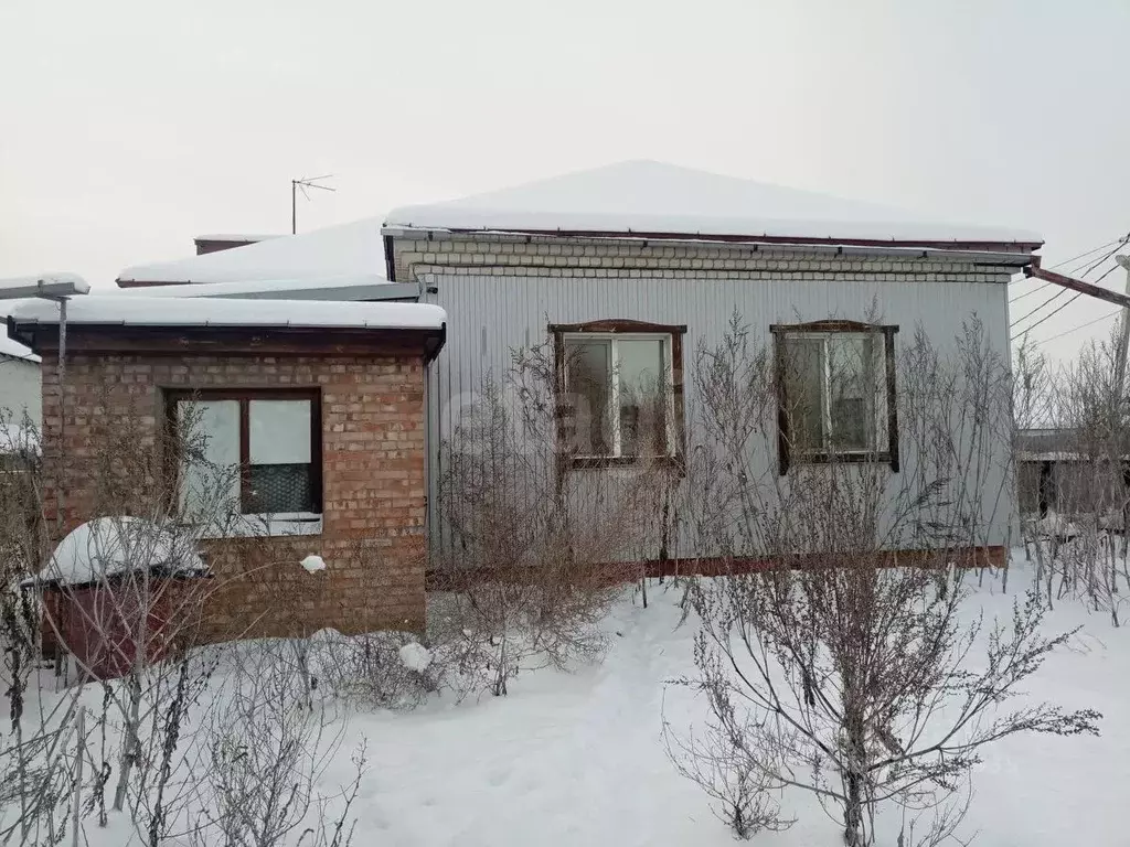 Дом в Саратовская область, Энгельс муниципальное образование, пос. ... - Фото 1