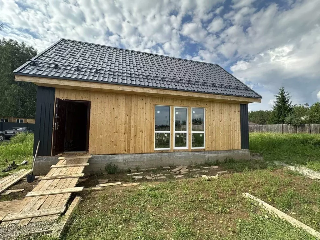 Дом в Свердловская область, Каменский городской округ, с. ... - Фото 1