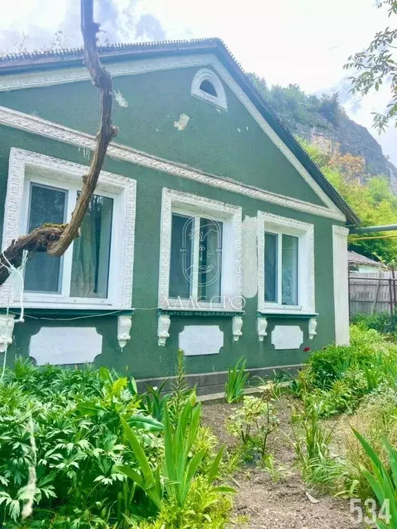 Дом в Крым, Бахчисарай ул. Басенко, 21 (200 м) - Фото 1