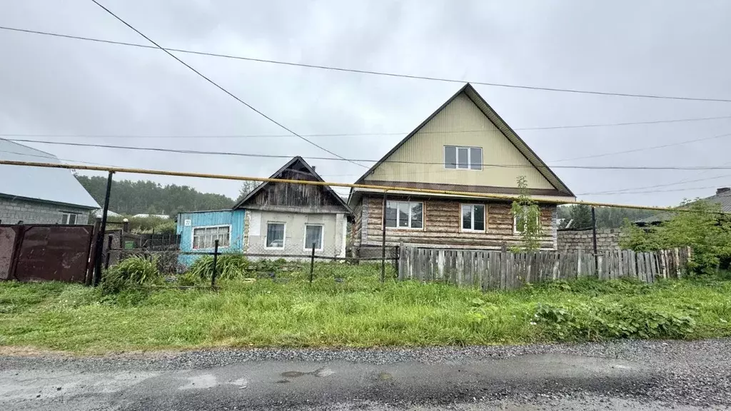 Дом в Башкортостан, Учалы ул. Победы, 22 (100 м) - Фото 1