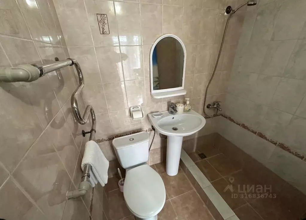 Комната Краснодарский край, Сочи ул. Ленина, 102 (18.0 м) - Фото 1