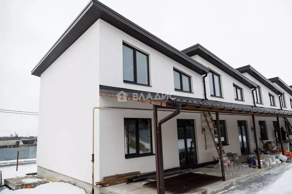 3-к кв. Воронежская область, с. Семилуки ул. Транспортная, 32 (98.0 м) - Фото 1