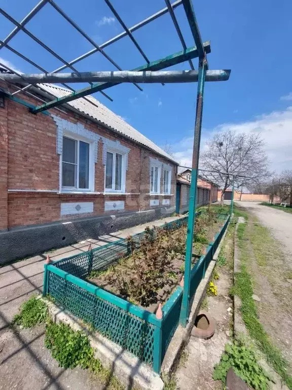 Дом в Северная Осетия, Заводской пгт ул. 9-я Линия (100 м) - Фото 1