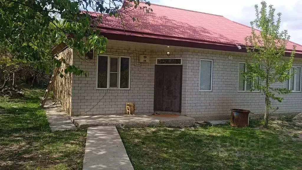 Дом в Дагестан, с. Гуниб ул. Имени Николая Пирогова, 3Б (100 м) - Фото 1