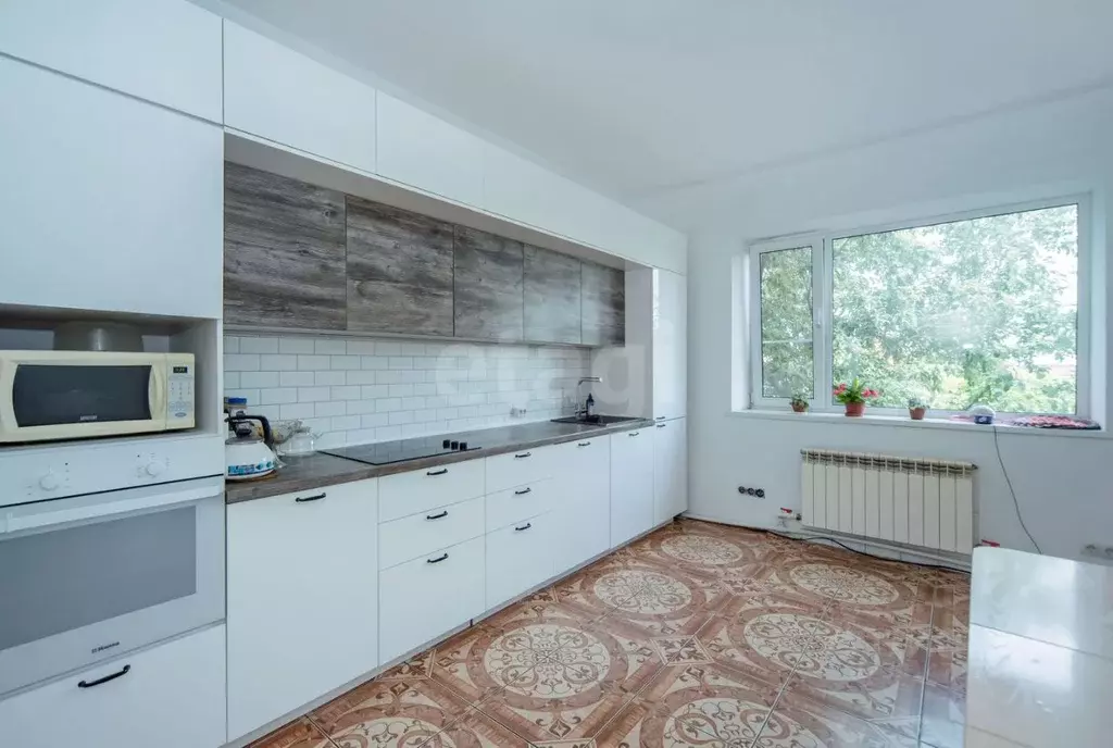 Дом в Алтайский край, Бийск ул. Ивана Шишкина, 34 (210 м) - Фото 1
