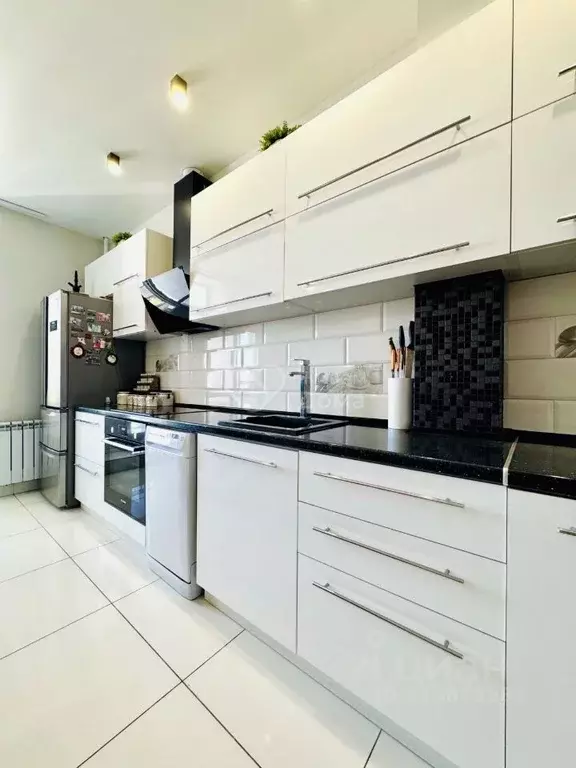 2-к кв. Волгоградская область, Волгоград ул. Маршала Воронова, 14 ... - Фото 1