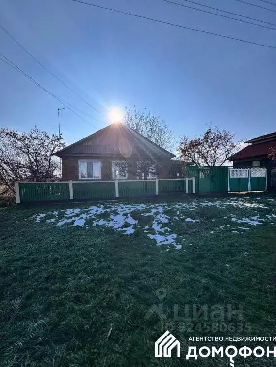 Дом в Омская область, Марьяновский район, с. Боголюбовка Центральная ... - Фото 1