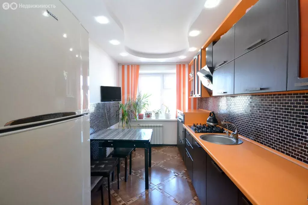 4-комнатная квартира: Якутск, микрорайон Птицефабрика, 10 (70.6 м) - Фото 1
