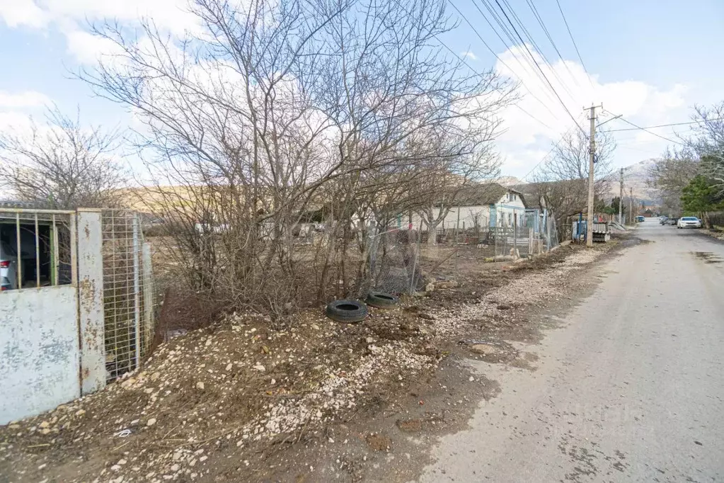 Участок в Севастополь с. Орлиное, ул. Каштановая (12.0 сот.) - Фото 1