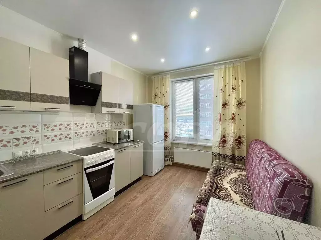 1-к кв. Тюменская область, Тюмень ул. Фармана Салманова, 10 (36.0 м) - Фото 1