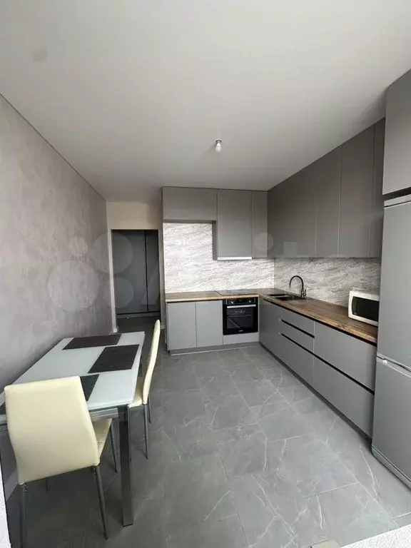 2-к. квартира, 60 м, 9/10 эт. - Фото 0