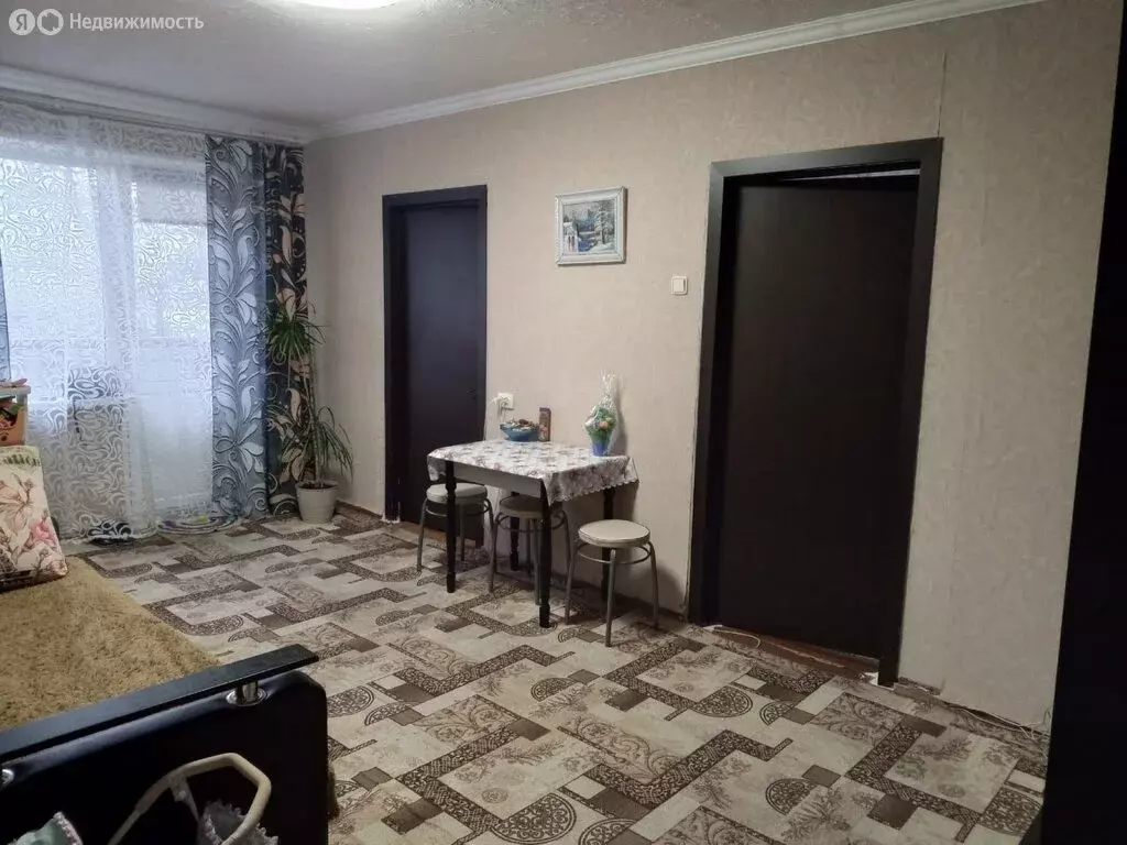 4-комнатная квартира: Керчь, улица Кирова, 65 (62 м) - Фото 0