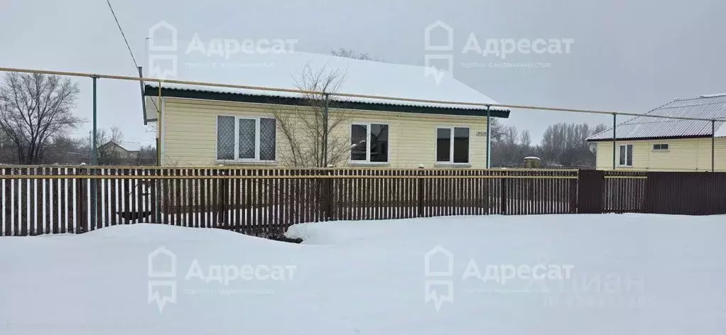 Дом в Волгоградская область, Николаевский район, Ленинское с/пос, с. ... - Фото 1