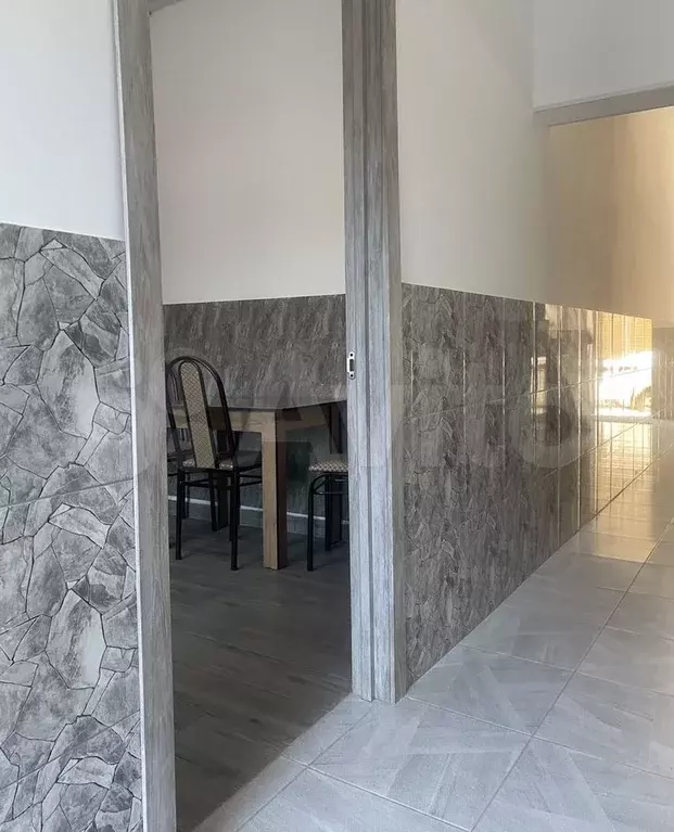 Комната 25 м в 4-к., 1/3 эт. - Фото 0