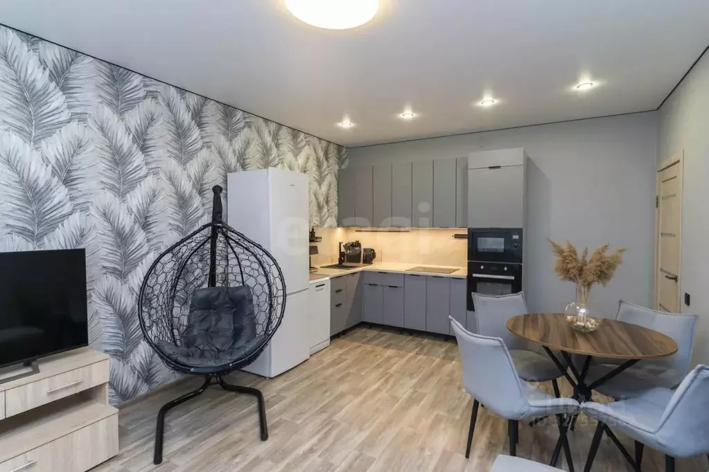 2-к кв. Тюменская область, Тюмень ул. Линейная, 17 (67.0 м) - Фото 1