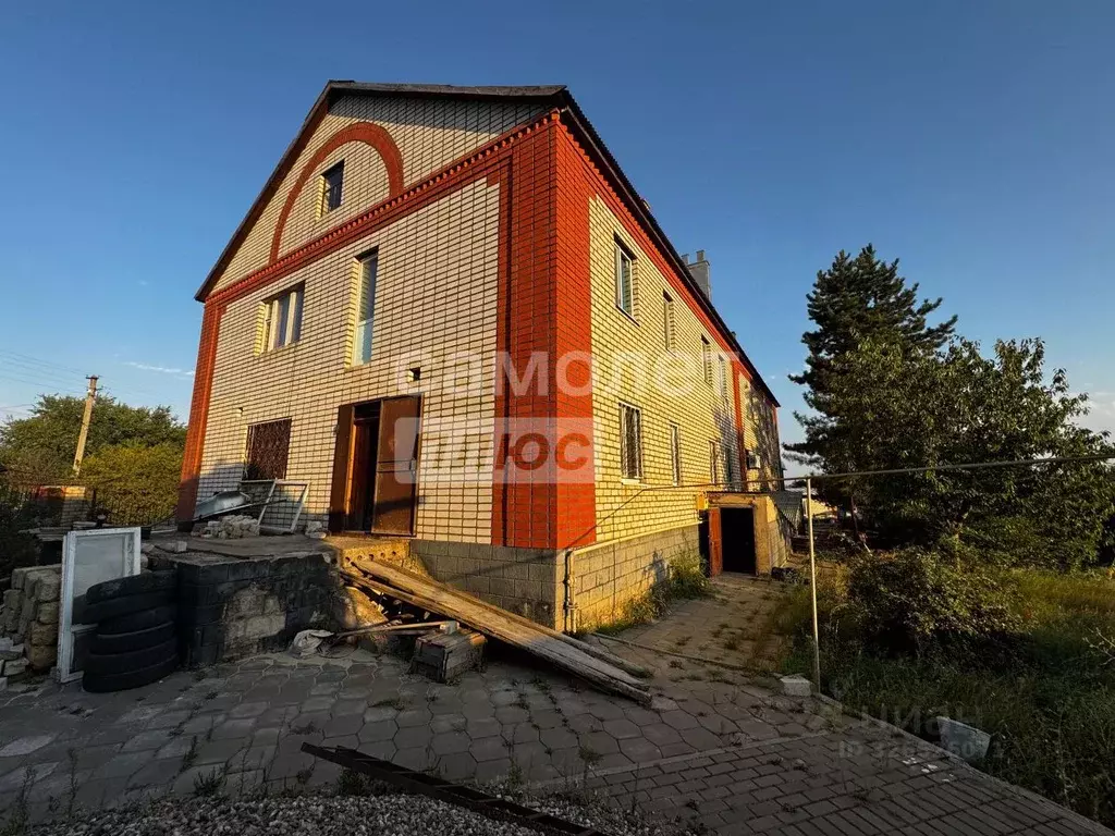 Дом в Калмыкия, Элиста ул. Сяяхн Тенгр, 3 (338 м) - Фото 1