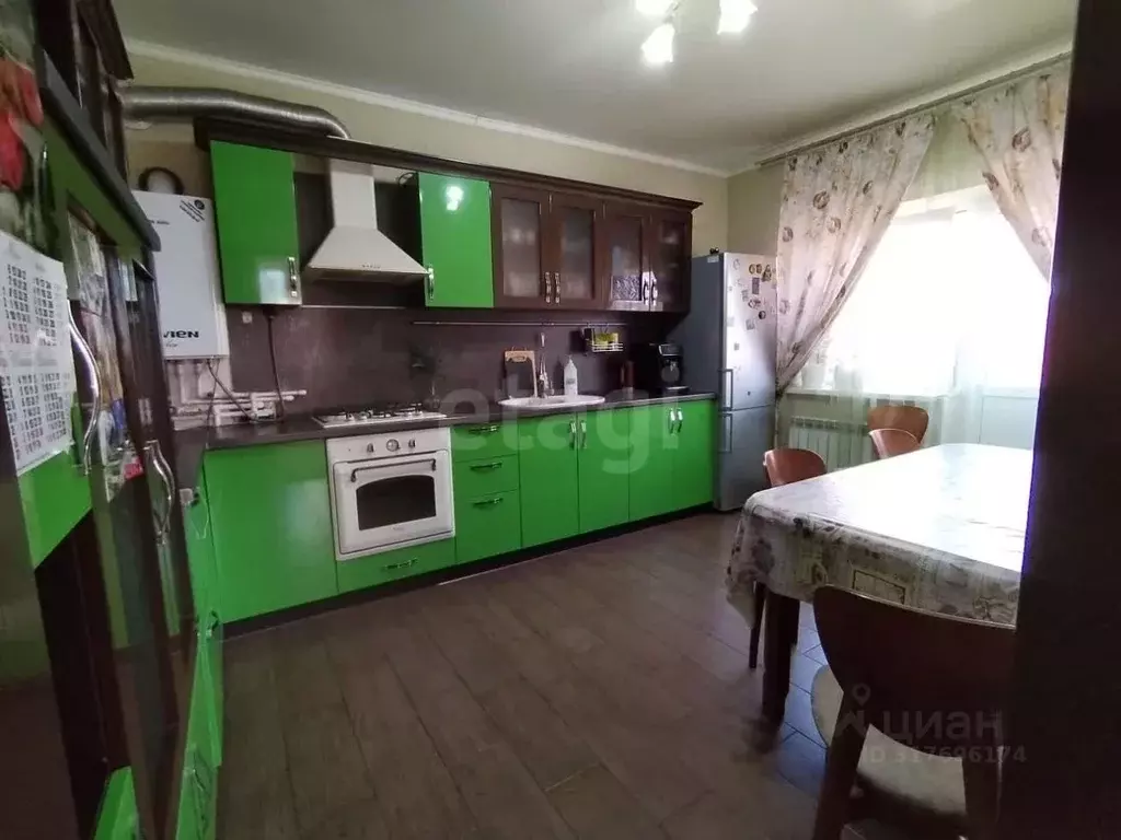Дом в Ростовская область, Батайск Молдавская ул. (100 м) - Фото 1