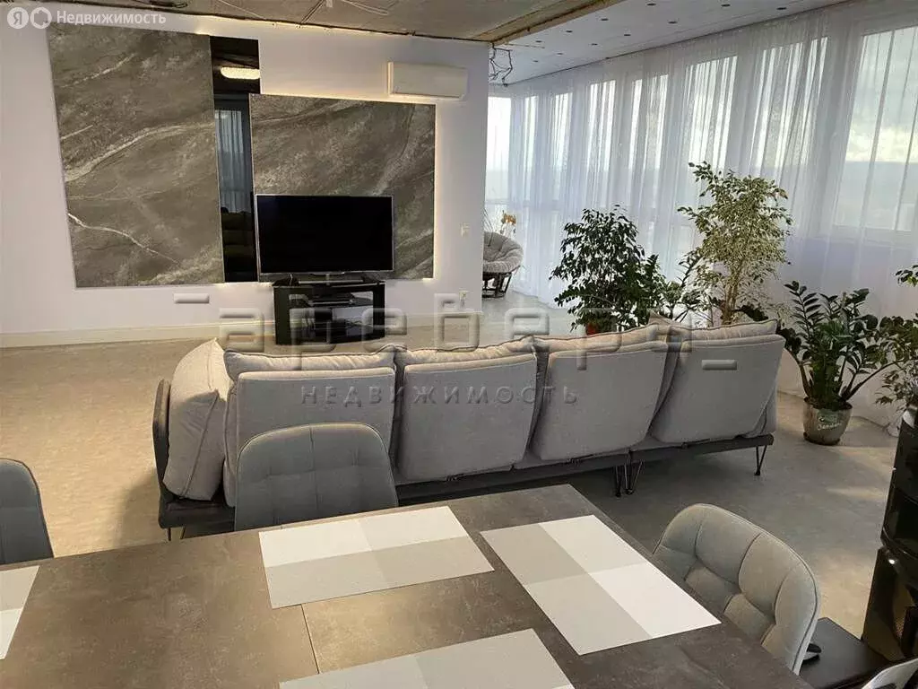 4-комнатная квартира: Красноярск, улица Авиаторов, 3 (109 м) - Фото 0