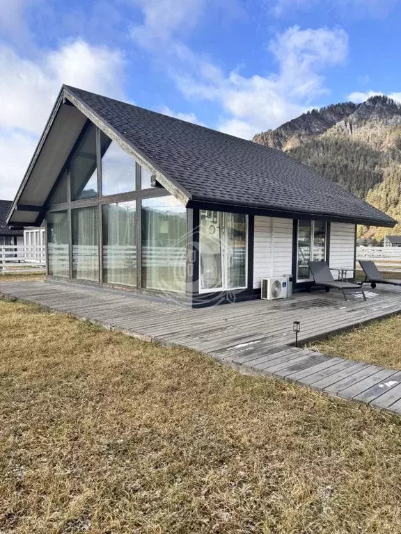 Дом в Алтай, Чемальский район, Узнезинское с/пос, Вилладж Парк Катунь ... - Фото 1