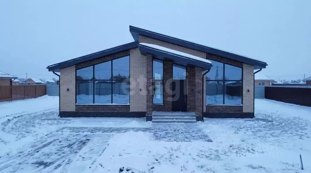 Дом в Курская область, Курский район, Нижнемедведицкий сельсовет, д. ... - Фото 1