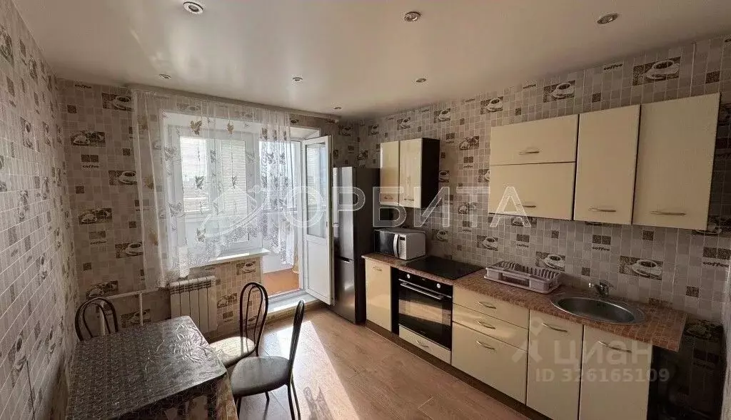 2-к кв. Тюменская область, Тюмень ул. Жуковского, 88/1 (61.7 м) - Фото 1