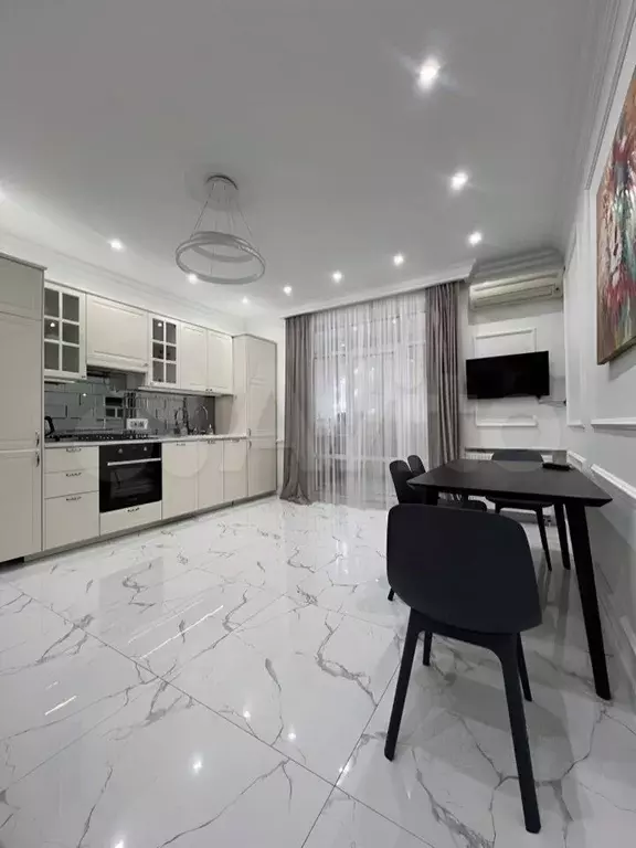 3-к. квартира, 95 м, 1/9 эт. - Фото 1