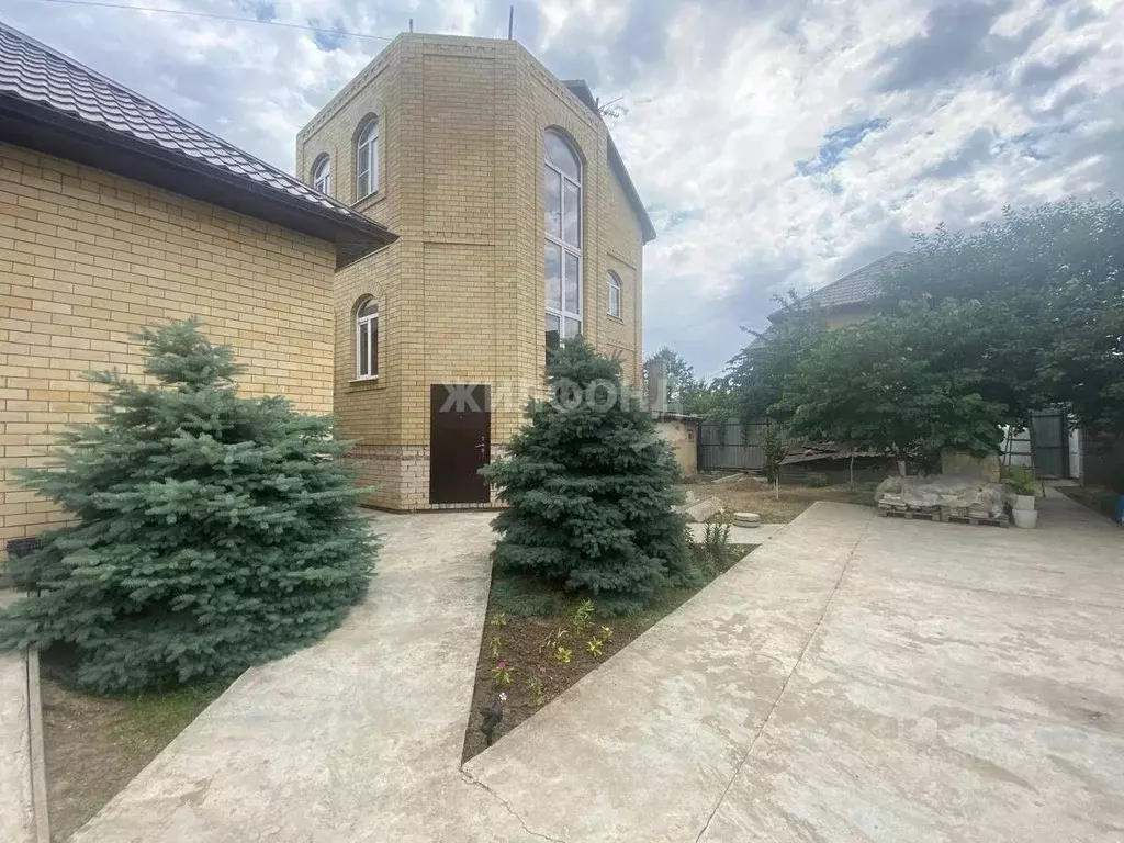Дом в Астраханская область, Астрахань ул. Маркина, 6А/32 (300 м) - Фото 0