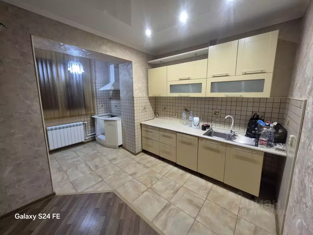 3-к кв. Астраханская область, Астрахань ул. Чкалова, 80к1 (76.5 м) - Фото 0