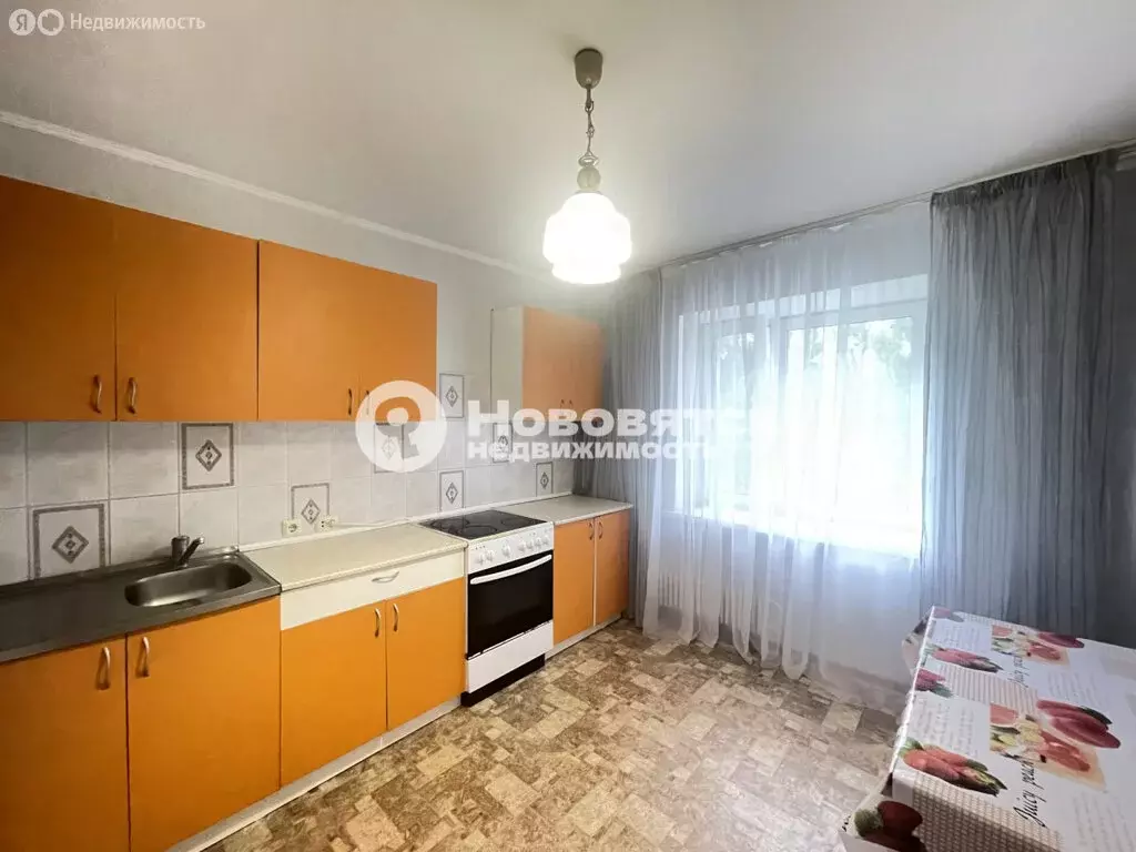 3-комнатная квартира: Киров, Нововятский район, улица МОПРа, 1А (70.8 ... - Фото 1