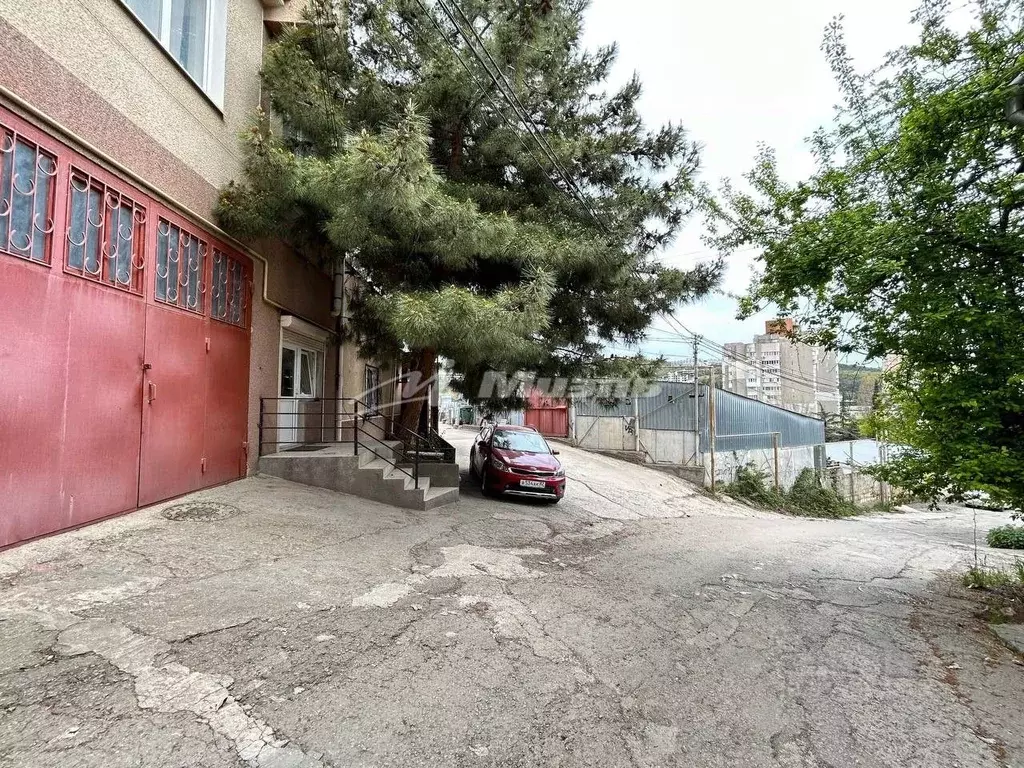 Помещение свободного назначения в Крым, Алушта ул. Судакская, 1 (1400 ... - Фото 2