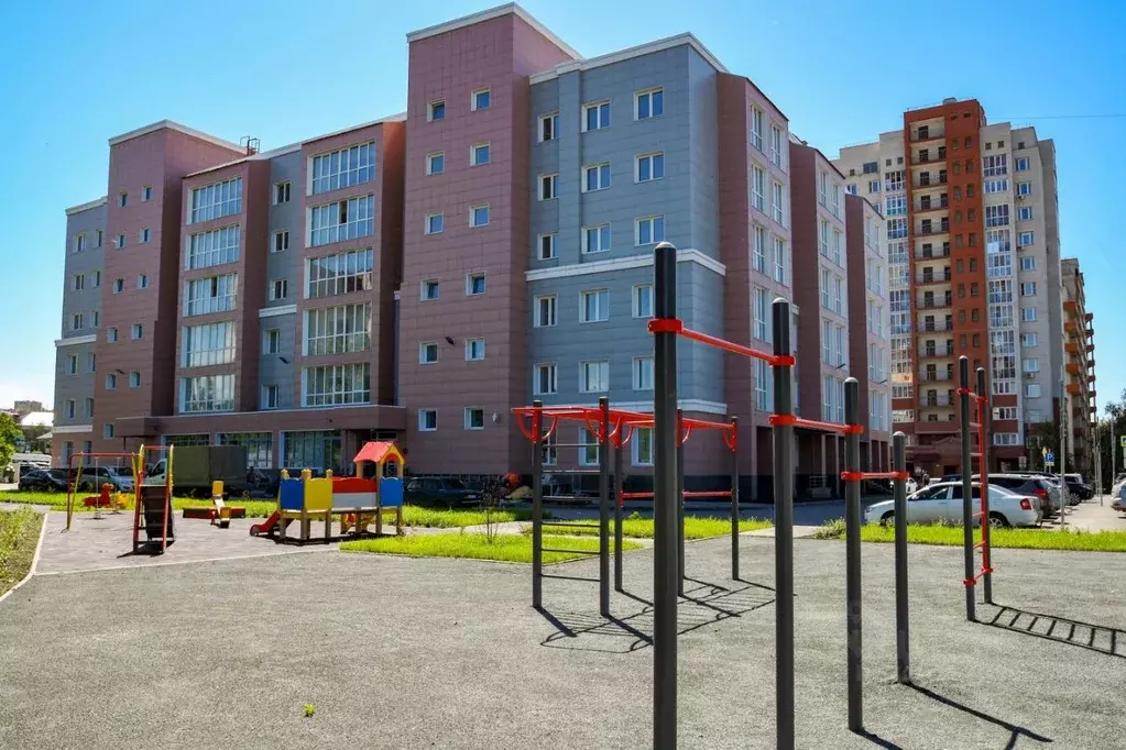 2-к кв. Омская область, Омск Октябрьская ул., 87 (68.6 м) - Фото 0