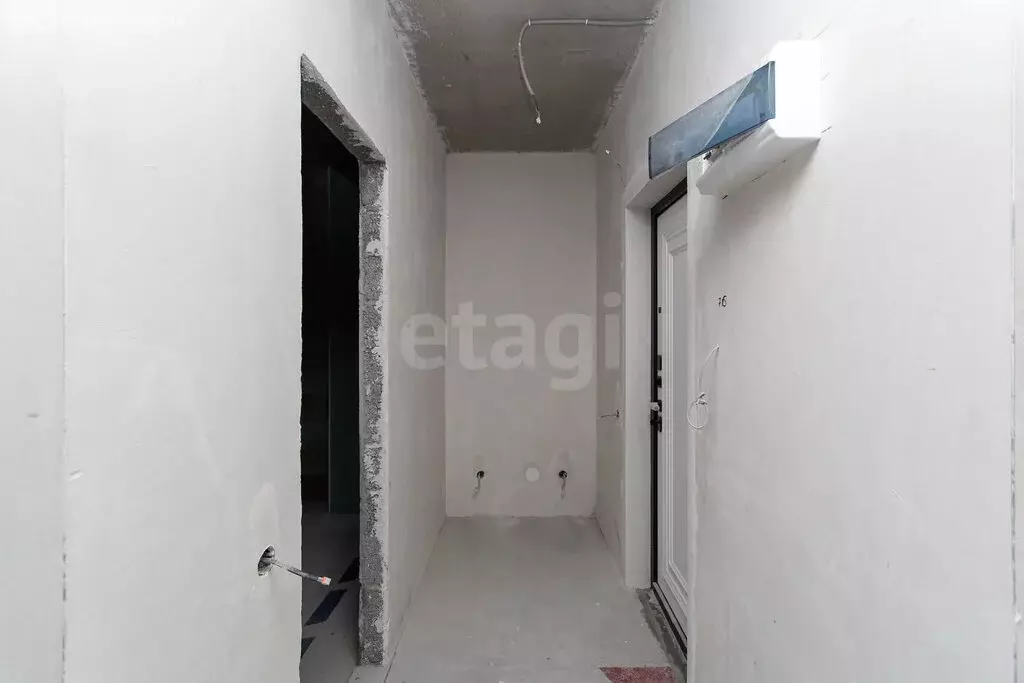 2-комнатная квартира: Тюмень, улица Александра Звягина, 4 (60.9 м) - Фото 1