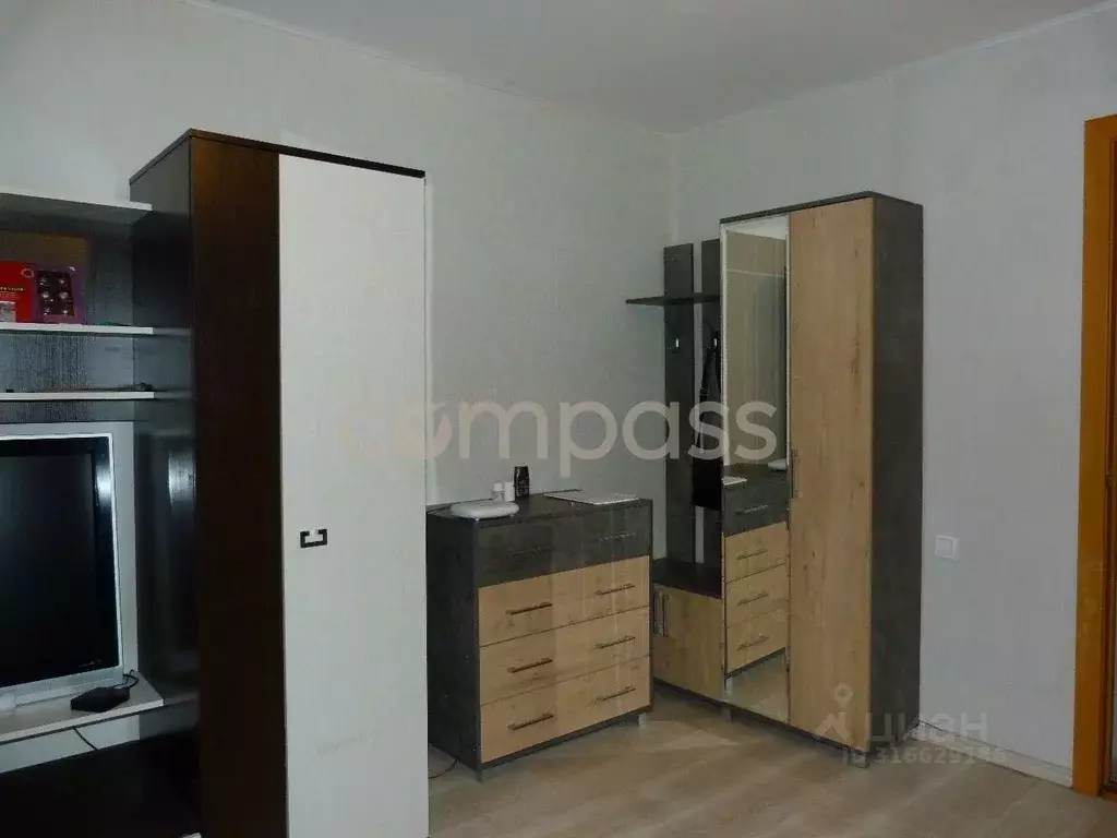 2-к кв. Тюменская область, Тюмень ул. Республики, 218 (27.2 м) - Фото 0