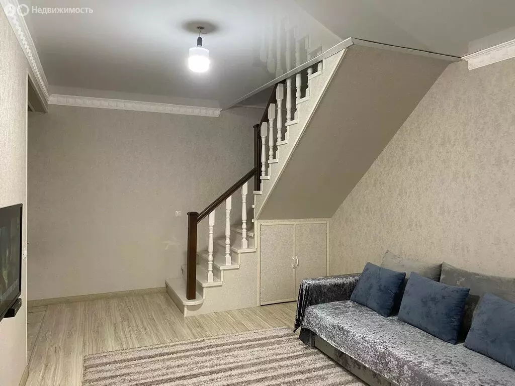4-комнатная квартира: Чегем, улица имени М.В. Сижажева, 1 (125 м) - Фото 0