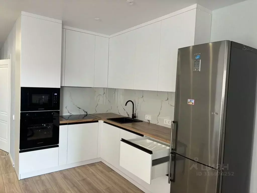 3-к кв. Москва ул. Летчика Осканова, 6 (90.0 м) - Фото 0