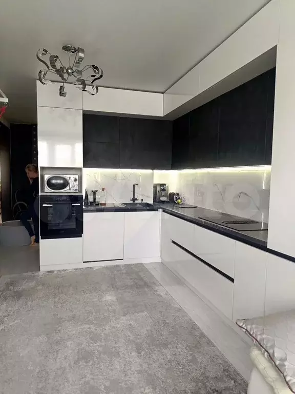 2-к. квартира, 70 м, 4/17 эт. - Фото 1