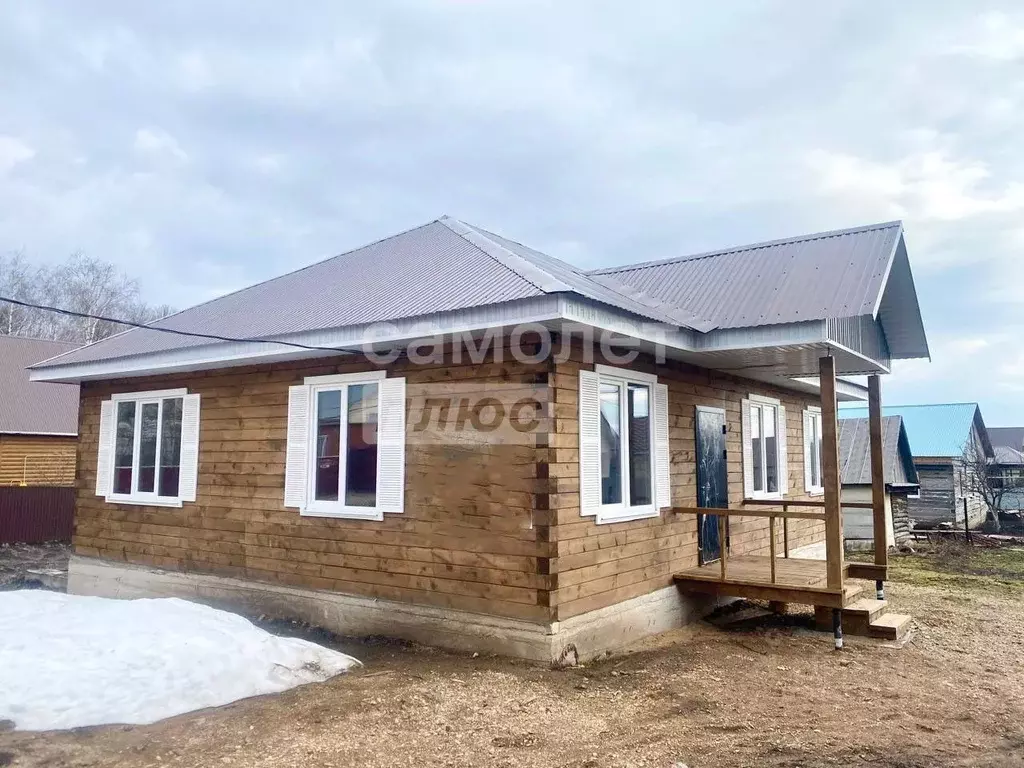 Дом в Башкортостан, Иглинский сельсовет, с. Иглино ул. 1 Мая (100 м) - Фото 0