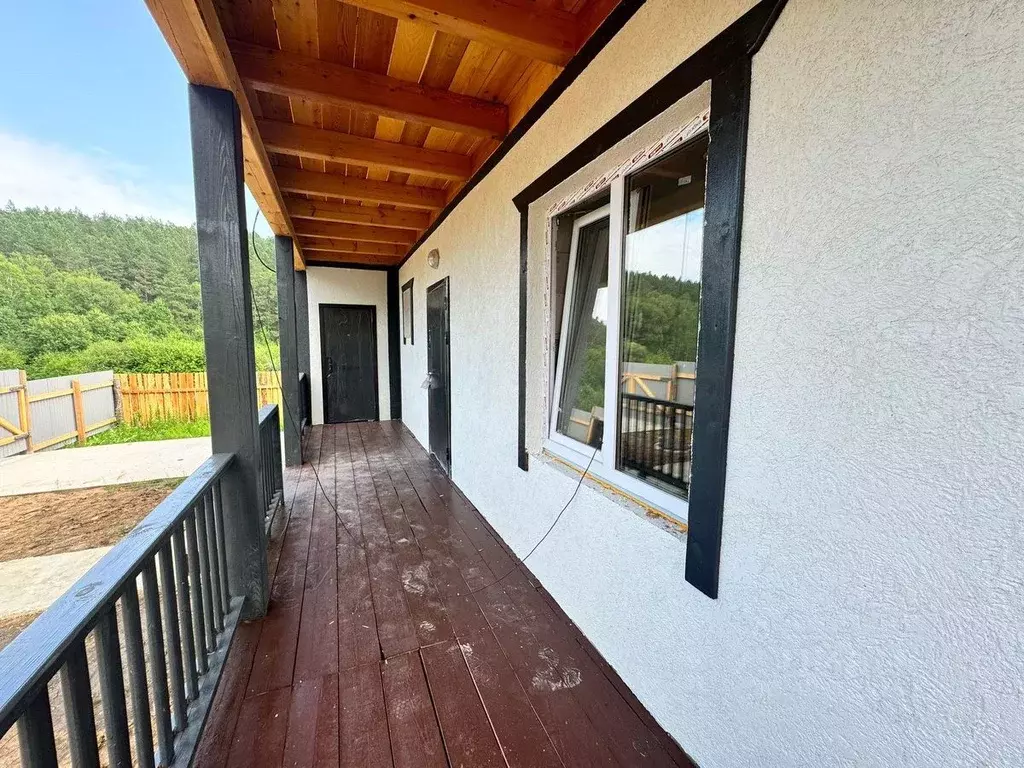 Дом в Иркутская область, Иркутский муниципальный округ, д. Карлук ул. ... - Фото 1