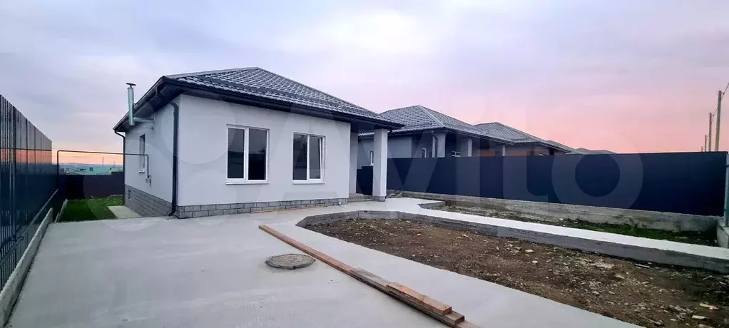 Дом 100 м на участке 4 сот. - Фото 0