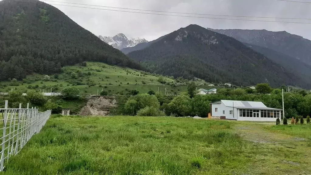 Дом в Карачаево-Черкесия, Карачаевский район, Верхняя Теберда аул ... - Фото 0