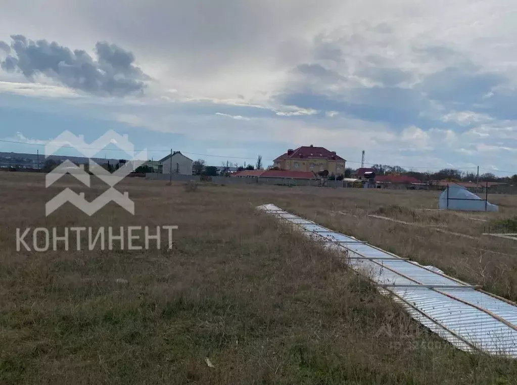 Участок в Крым, Черноморский район, Оленевское с/пос, с. Оленевка, ... - Фото 1