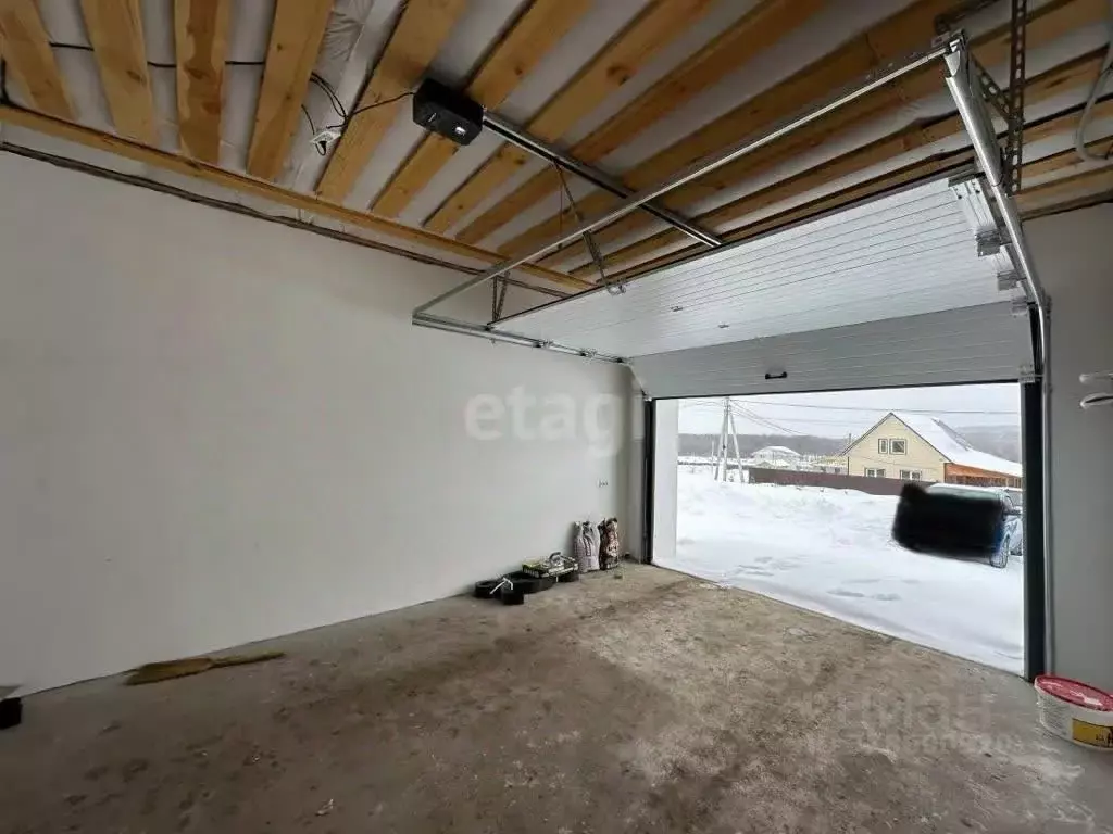 Дом в Башкортостан, Иглинский район, Акбердинский сельсовет, с. ... - Фото 1