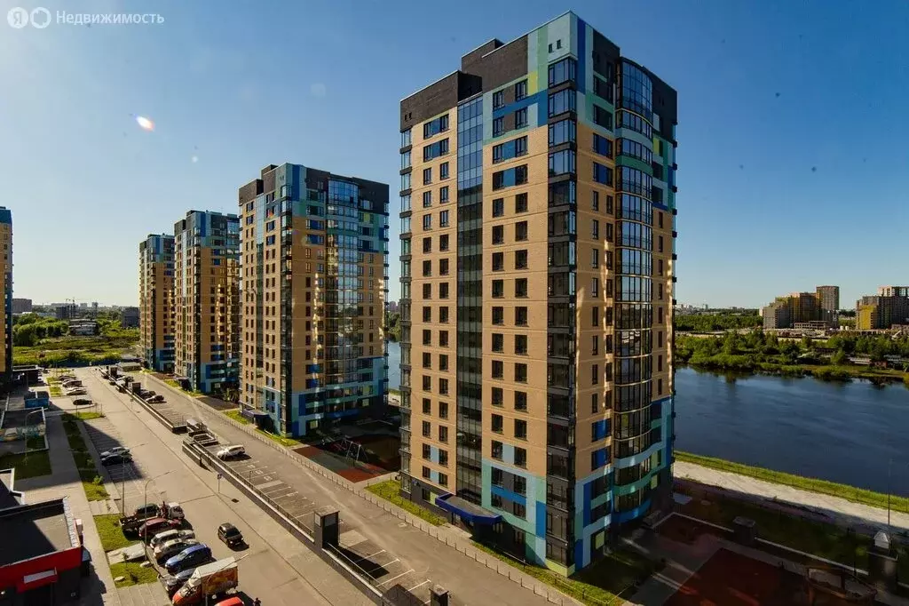 2-комнатная квартира: Тюмень, улица Мельникайте, 32к2 (82.2 м) - Фото 1