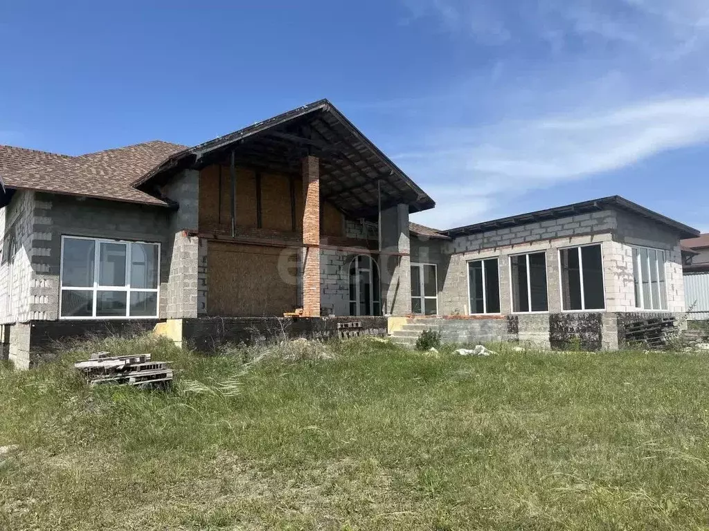 Дом в Белгородская область, Старый Оскол ул. Новосадовая, 8 (303 м) - Фото 0