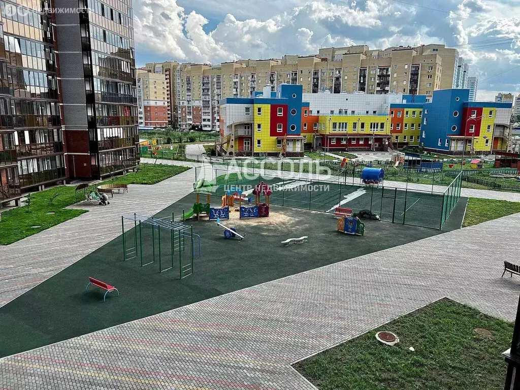 2-комнатная квартира: Омск, улица Б.Г. Шаронова, 25 (63.3 м) - Фото 0