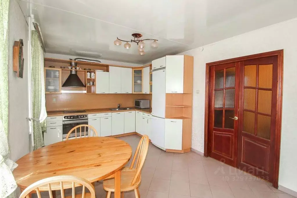 3-к кв. Тульская область, Тула ул. Кирова, 17 (102.0 м) - Фото 0