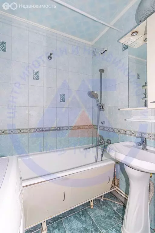 2-комнатная квартира: Курган, жилой район Заозёрный, 6-й микрорайон, ... - Фото 0