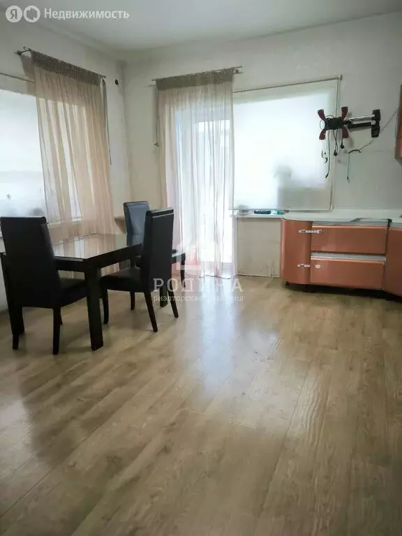 Дом в село Мирное, Рябиновая улица, 17 (250 м) - Фото 1